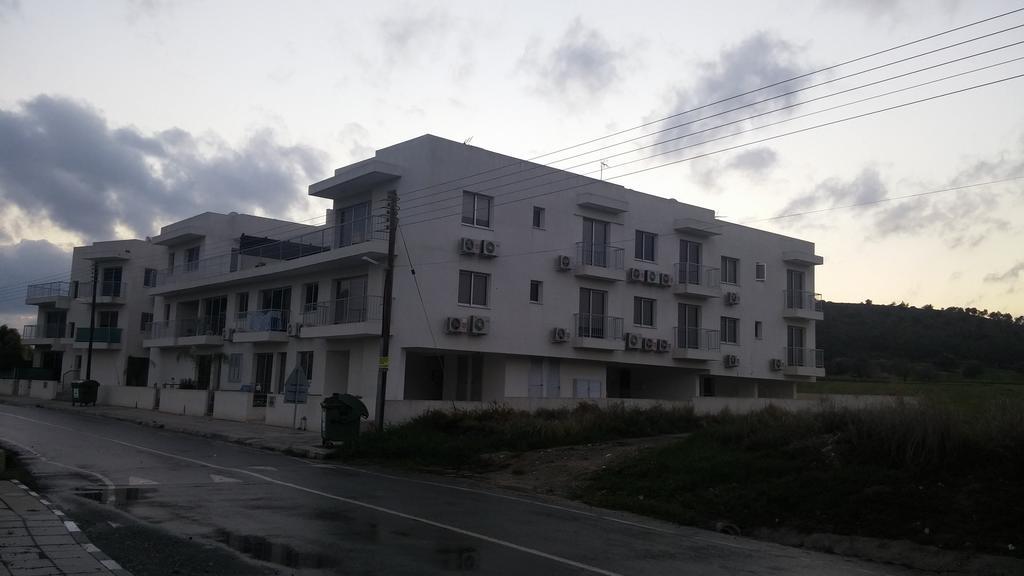 Palms Resort Apartments Alethriko Екстер'єр фото