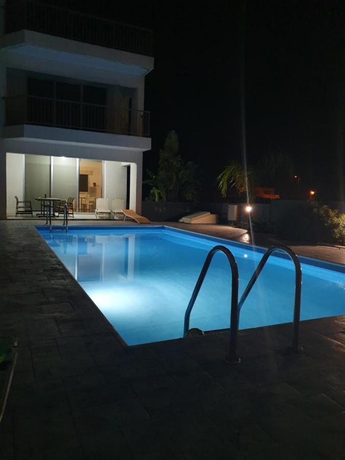 Palms Resort Apartments Alethriko Екстер'єр фото
